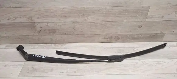 Toyota Yaris Front wiper blade arm 