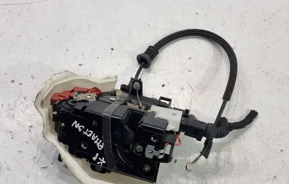 Volkswagen Phaeton Front door lock PA6630FV