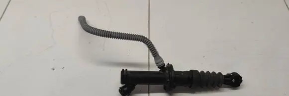 Renault Captur Clutch master cylinder 306105773