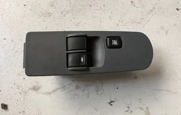 Mitsubishi Colt Electric window control switch 8608A075 C8DD523M