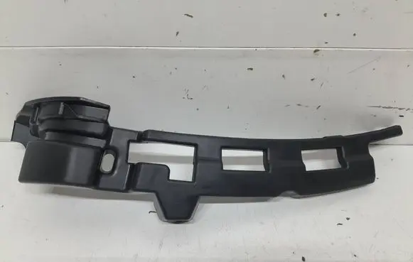 Mercedes-Benz GLA W156 X156 Front bumper mounting bracket A1568850201