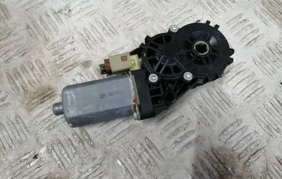 Mercedes-Benz B W246 W242 Seat adjustment motor 0390203615