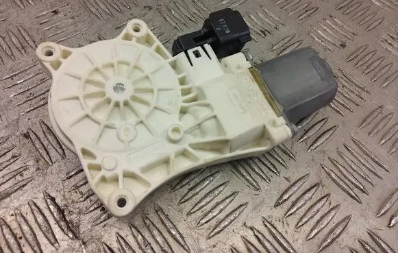 Land Rover Discovery 5 Rear door window regulator motor C39793101