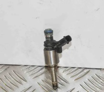 Volkswagen PASSAT CC Fuel injector