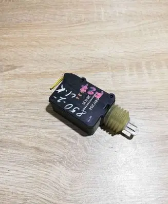Volvo 850 Fuel tank cap lock motor 6817254