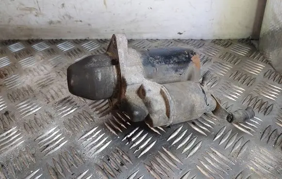 Opel Tigra B Starter motor 0001107437