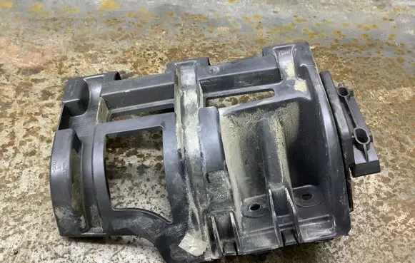 Rear bumper mounting bracket