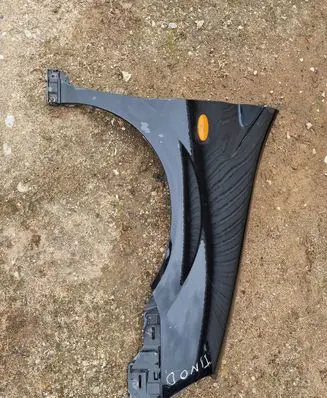 Nissan Almera Tino Fender