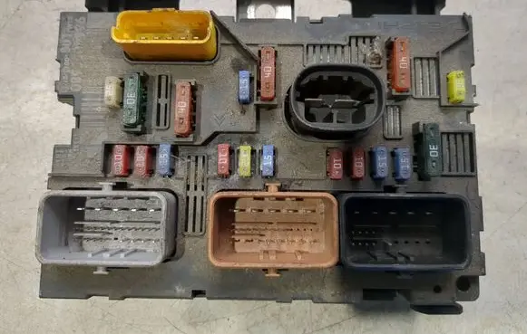 Citroen C4 Grand Picasso Fuse module 9664055680