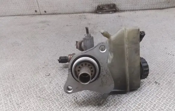 Mercedes-Benz C W203 Master brake cylinder A2034300002