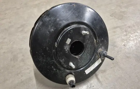 Toyota Hilux (AN10, AN20, AN30) Brake booster