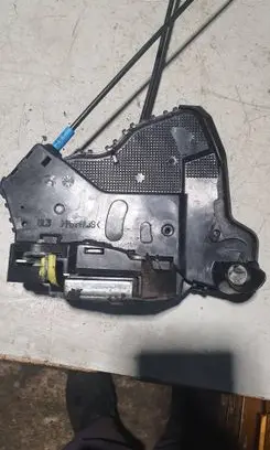 Toyota Auris E180 Front door lock A084219