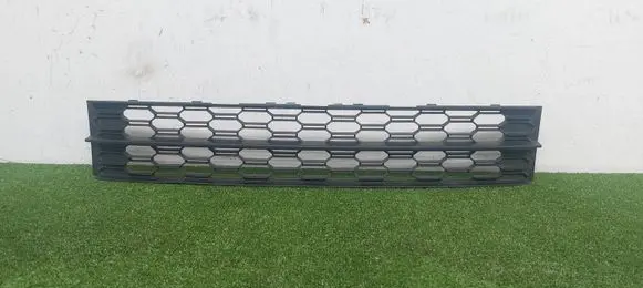 Skoda Octavia Mk3 (5E) Front bumper lower grill 5E0853677J
