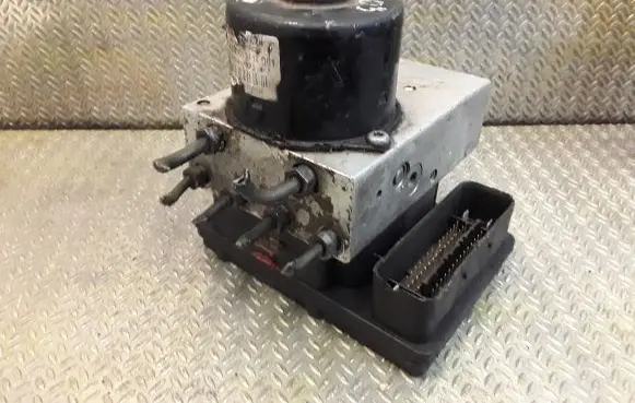 Mercedes-Benz C W203 ABS Pump 0044315412 2095451432