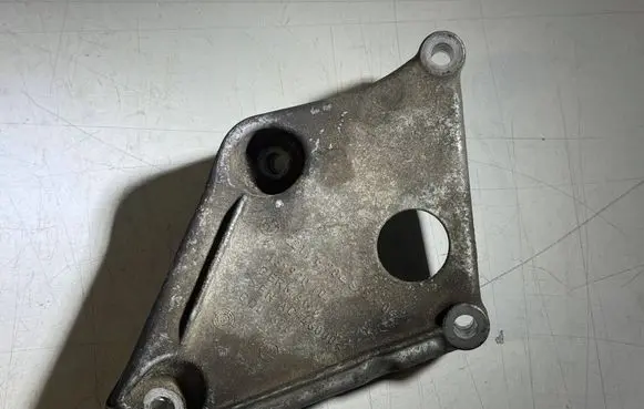 BMW 3 F30 F35 F31 Engine mounting bracket 6784825
