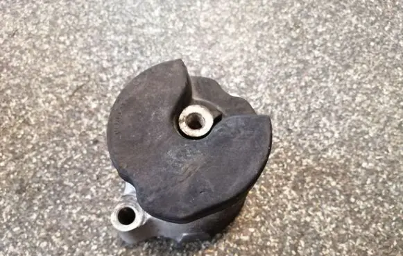 Honda Accord Engine mount bracket
