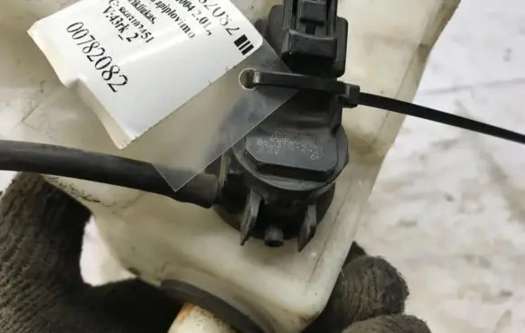 Mazda 6 Windscreen/windshield washer pump 8603102451