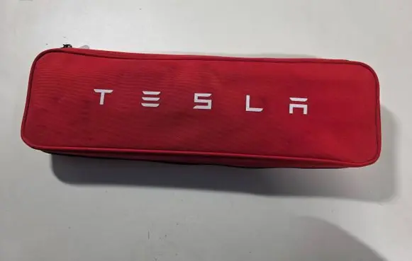 Tesla Model 3 First aid kit P1475076-00-C