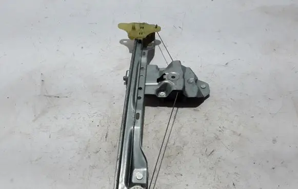 Front window lifting mechanism without motor