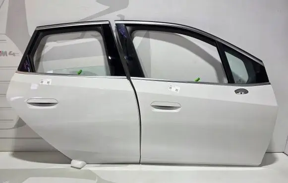 BMW 2 Active Tourer U06 Front door 