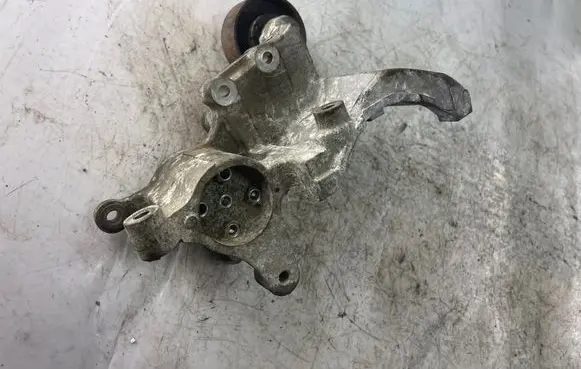 Toyota Land Cruiser (HDJ90) A/C compressor mount bracket