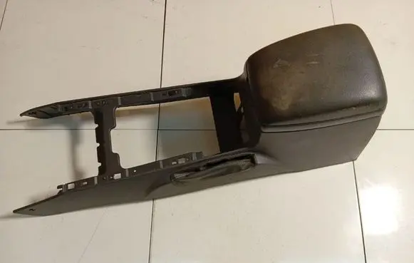 KIA Sorento Armrest 846103E000