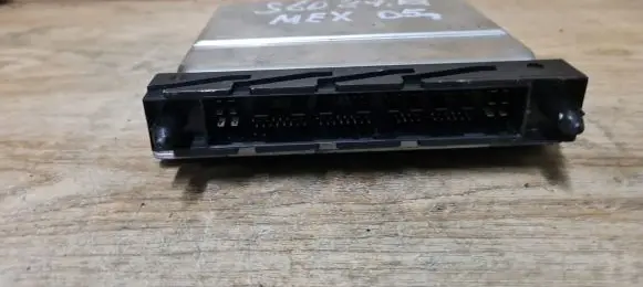 Volvo V70 Engine control unit/module 0261208289