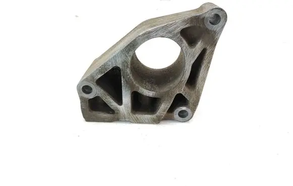 Suzuki SX4 Engine mounting bracket