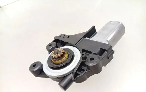 Volvo V70 Front door window regulator motor 970713102