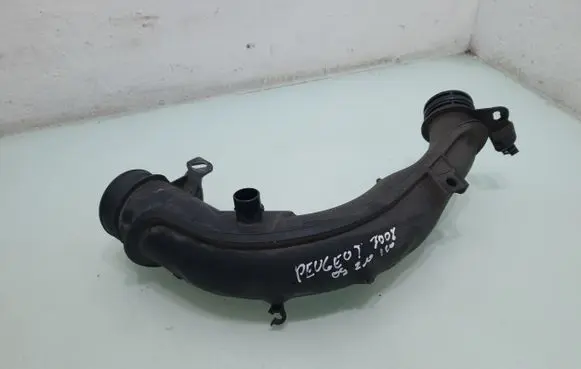 Peugeot 3008 I Intercooler hose/pipe M06021A152