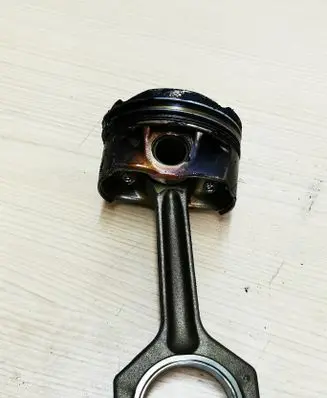 BMW 3 GT F34 Piston with connecting rod 7846593