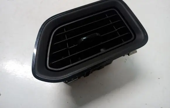 Renault Master III Dashboard side air vent grill/cover trim 687518035R