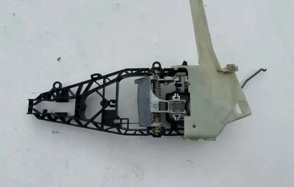 Rear door exterior handle/bracket