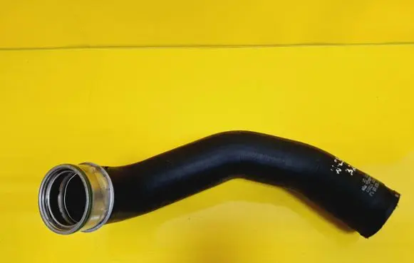 Mercedes-Benz R W251 Intercooler hose/pipe A2515280582