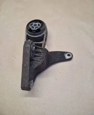 Ford Mondeo Mk III Gearbox mounting bracket 1S716P093AB