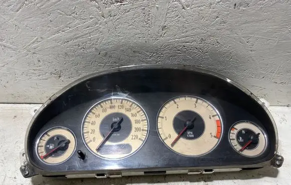 Chrysler Grand Voyager IV Speedometer (instrument cluster) R825AH P04685825AH 218575107250