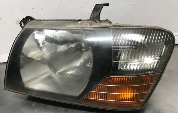 Mitsubishi Pajero Headlight/headlamp 10087420
