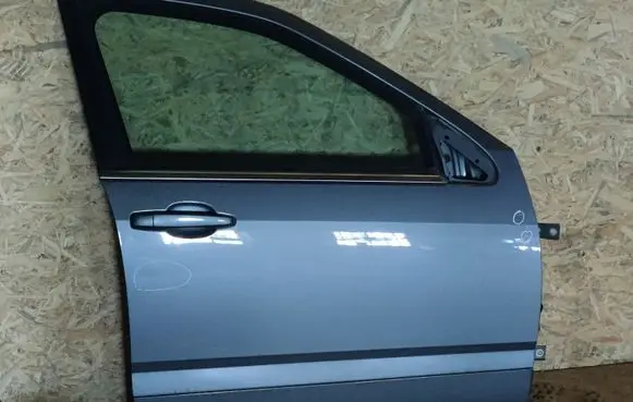Cadillac SRX Front door