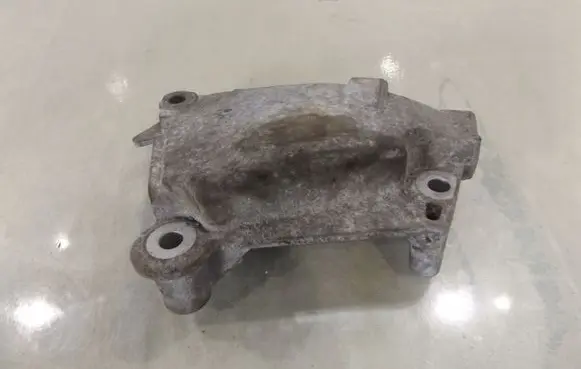 Citroen C3 Engine mounting bracket