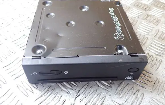 Jaguar XF X250 Navigation unit CD/DVD player 4621009451 AW8310E887CB 110113001