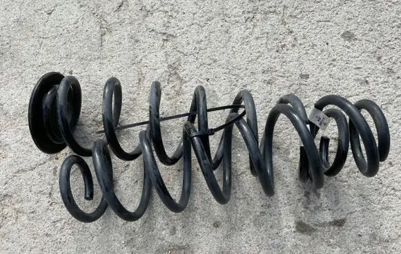 Volkswagen Golf VII Rear coil spring 5Q0511115JS