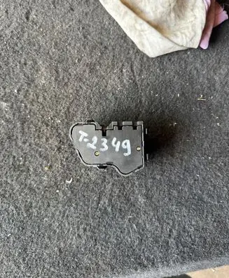 Mercedes-Benz E W212 Seat control switch 2108213851