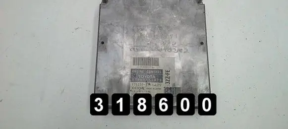 Toyota Corolla Verso E121 Engine control unit/module 89661-13070