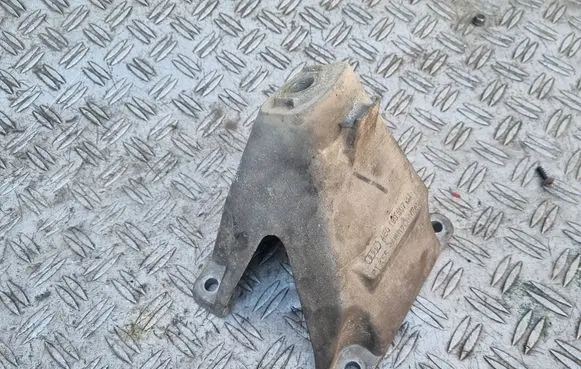 Audi A8 S8 D3 4E Engine mounting bracket 4E0199307BJ