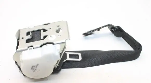Mercedes-Benz C W204 Middle seatbelt (rear) 33053533A A2048600085