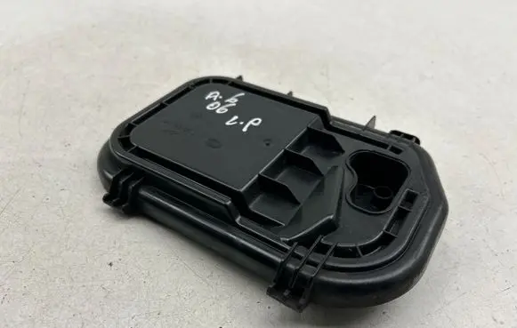 Audi A6 S6 C6 4F Headlight/headlamp dust cover 16016300