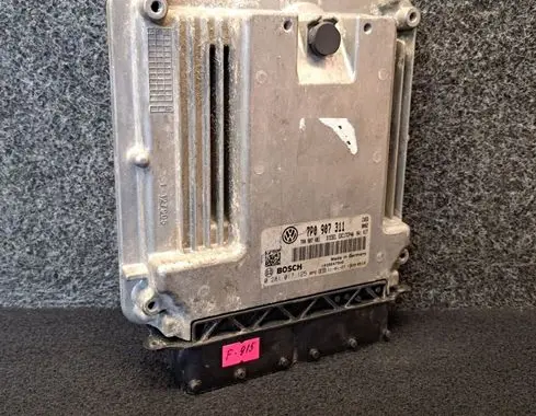 Volkswagen Touareg II Engine control unit/module 7P0907311