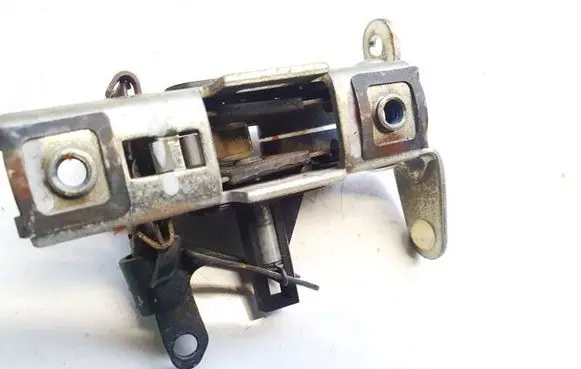 Opel Corsa D Seat back rest lock catch 13213465