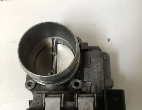 Volkswagen Golf VI Throttle valve 03C133062D