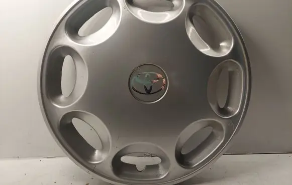Toyota Corolla Verso AR10 R16 wheel hub/cap/trim 